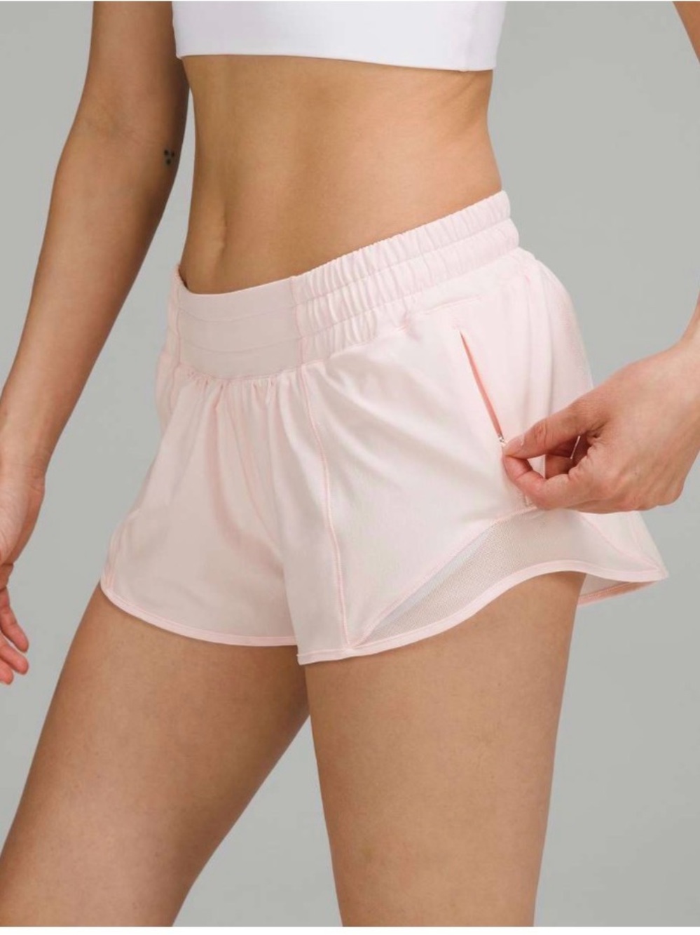 Lululemon Hotty Hot Low-Rise Lined Short 2.5"
Strawberry Milkshake Size 12